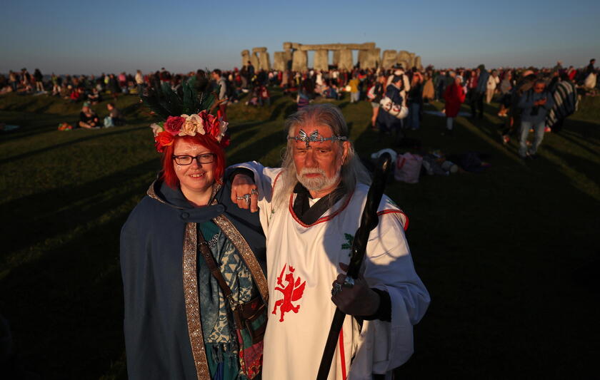 In 15mila festeggiano il solstizio d'estate a Stonehenge