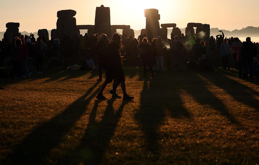 In 15mila festeggiano il solstizio d'estate a Stonehenge