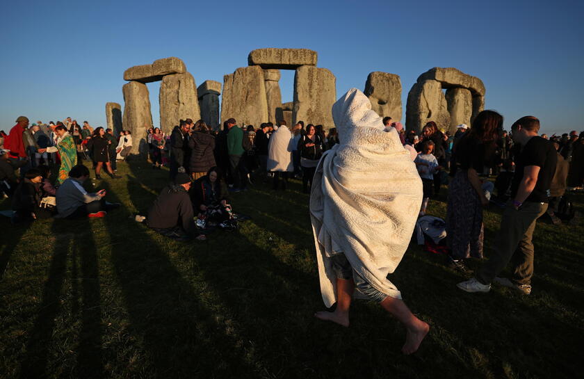 In 15mila festeggiano il solstizio d'estate a Stonehenge