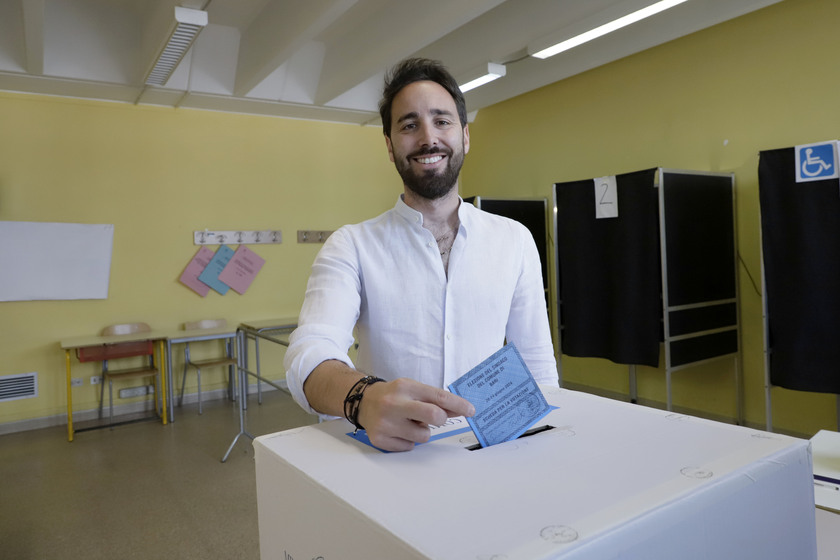 Al ballottaggio 8 Comuni in Puglia, fari su Bari e Lecce