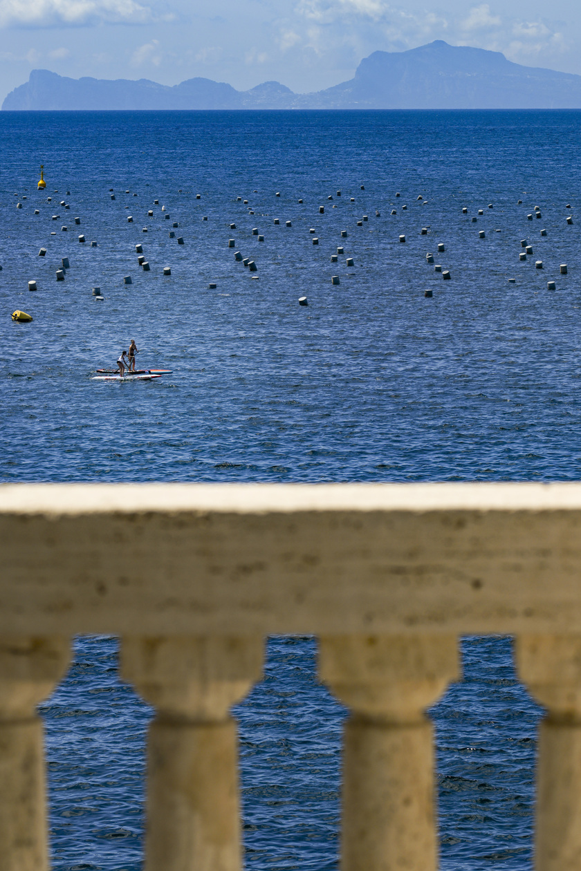 Turismo a Napoli anche con 'stand up paddle'