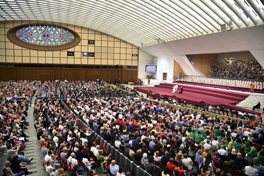 Pope Francis' meets the Choirs