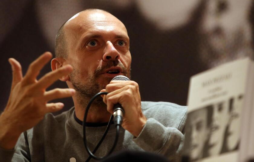 Max Pezzali presenta suo libro 'I cowboy non mollano mai'