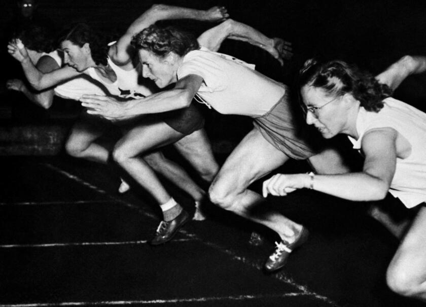 L'olandese Fanny Blankers-Koen durante una gara tenutasi a Stoccolma nel 1948