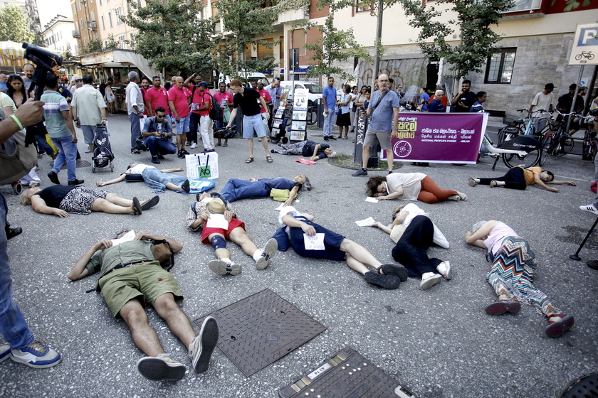 Flash mob in Milan demanding a ceasefire in Gaza