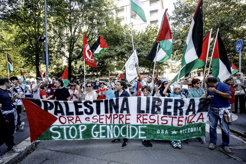 Demonstration in support of Palestinian people in Milan 