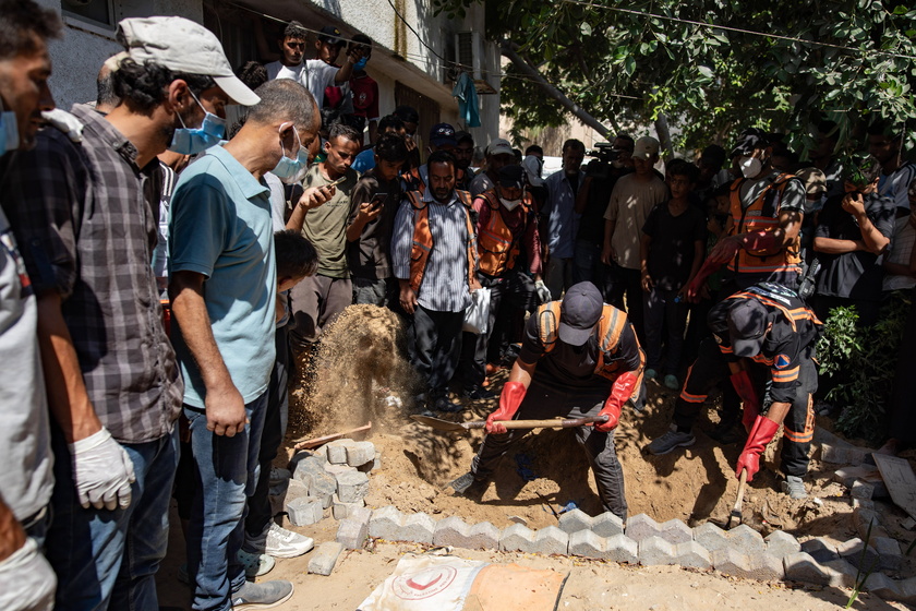 Palestinian Civil Defense exhumes 12 bodies in the Gaza Strip