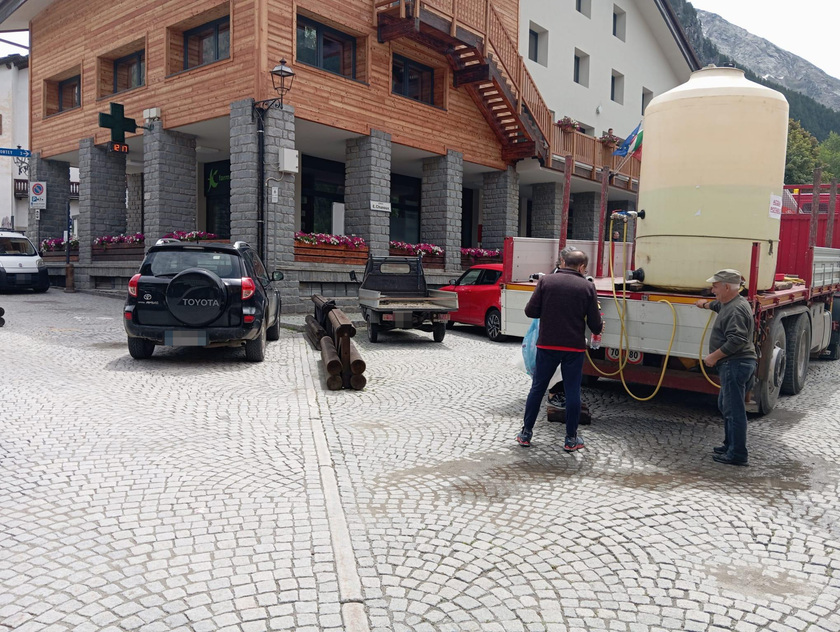 IL SILENZIO DI COGNE, VIA I TURISTI DAL PAESE SENZA USCITA