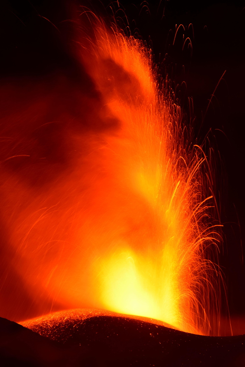 Etna volcano eruption causes airspace closure at the Sicilian Catania airport