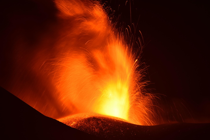 Etna volcano eruption causes airspace closure at the Sicilian Catania airport