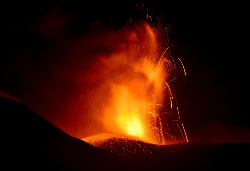 Etna volcano eruption causes airspace closure at the Sicilian Catania airport