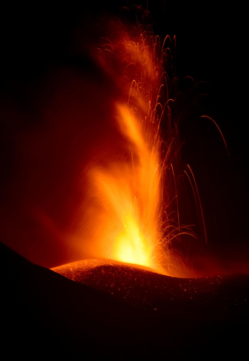 Etna volcano eruption causes airspace closure at the Sicilian Catania airport