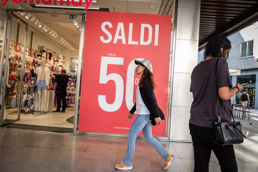 Al via i saldi estivi, 9 milioni fanno shopping nel weekend