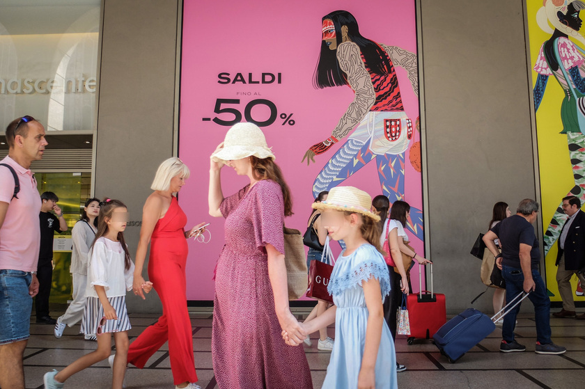 Al via i saldi estivi, 9 milioni fanno shopping nel weekend