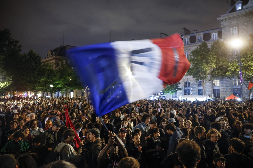 French people react after the legislative elections results