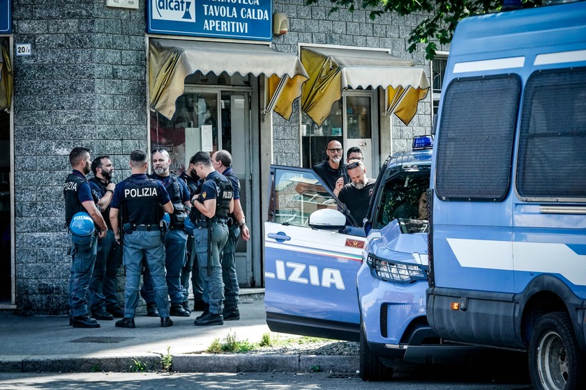 Torino, digos sgombera il centro sociale anarchico ex Lavatoio