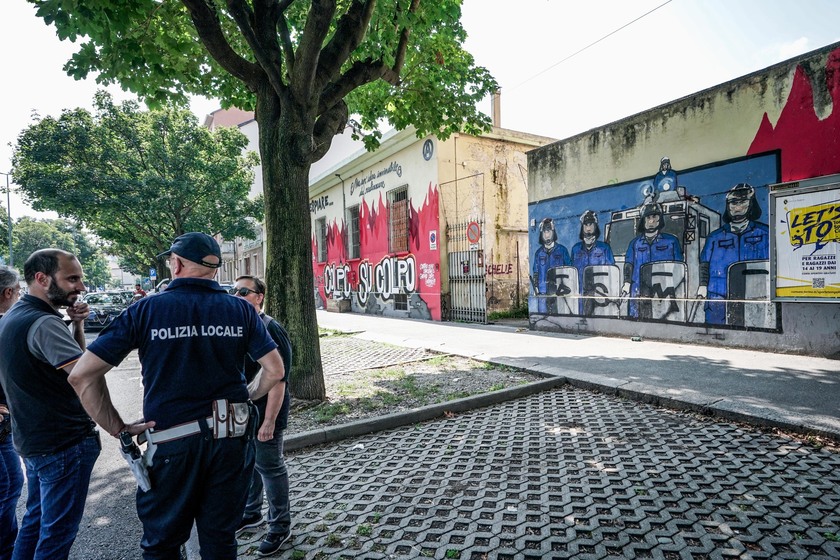 Torino, digos sgombera il centro sociale anarchico ex Lavatoio