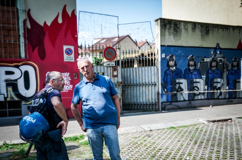 Torino, digos sgombera il centro sociale anarchico ex Lavatoio