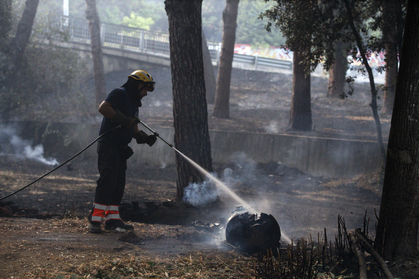 ++ Incendio Roma: i residenti, paura per fiamme ed esplosioni ++