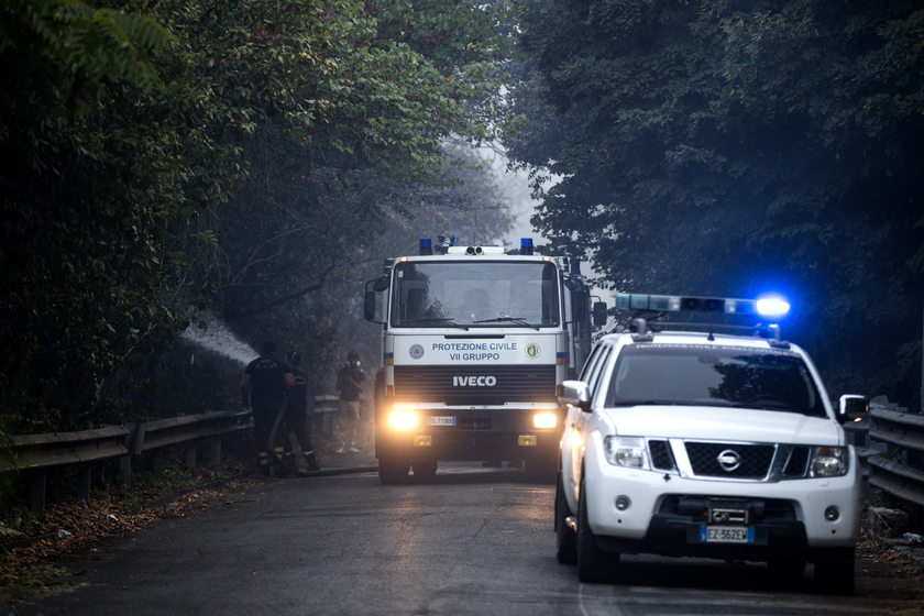 ++ Incendio Roma: i residenti, paura per fiamme ed esplosioni ++