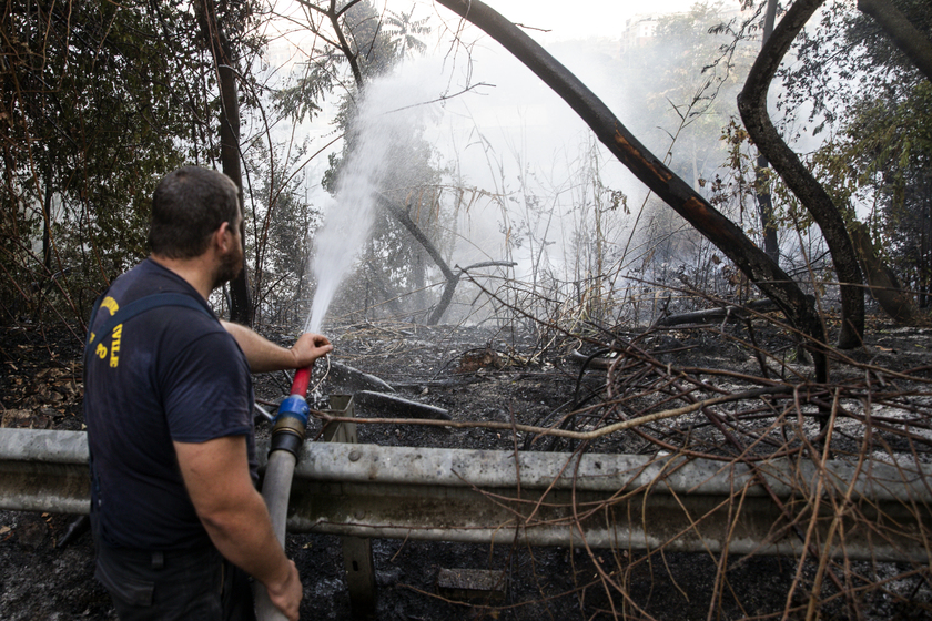 ++ Incendio Roma: i residenti, paura per fiamme ed esplosioni ++