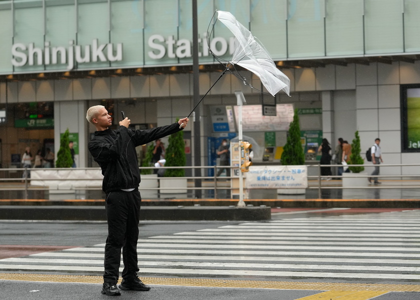 Typhoon Ampil causes stoppage of Tokaido Shinkansen Bullet Train