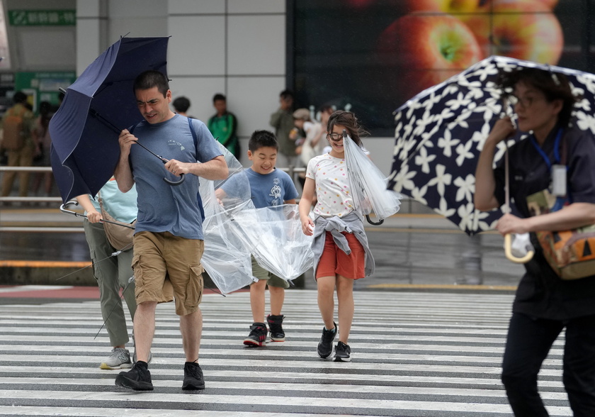 Typhoon Ampil causes stoppage of Tokaido Shinkansen Bullet Train