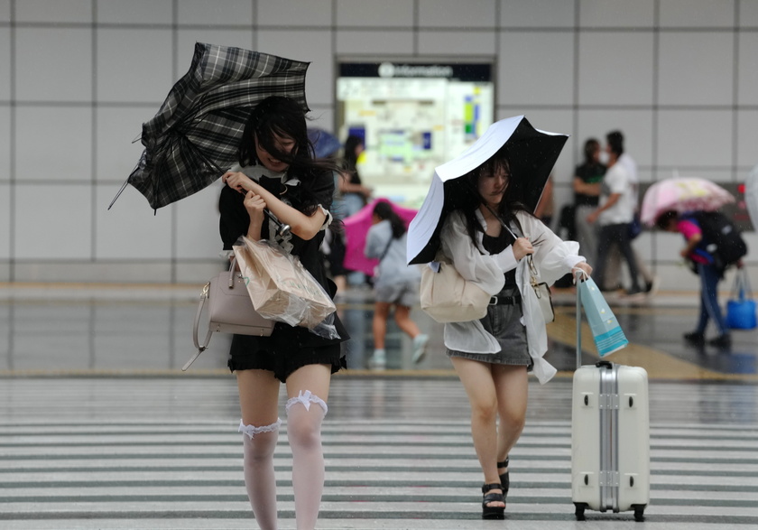 Typhoon Ampil causes stoppage of Tokaido Shinkansen Bullet Train