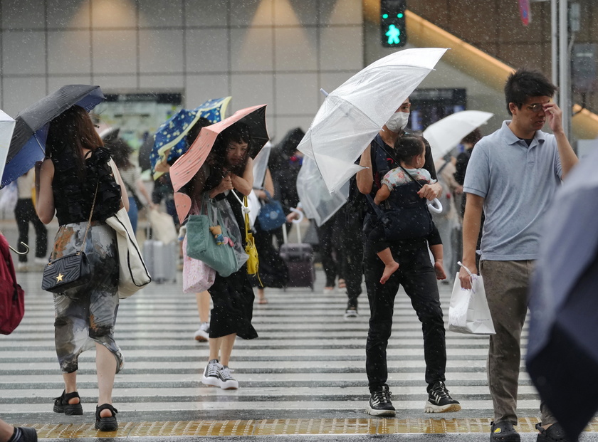 Typhoon Ampil causes stoppage of Tokaido Shinkansen Bullet Train