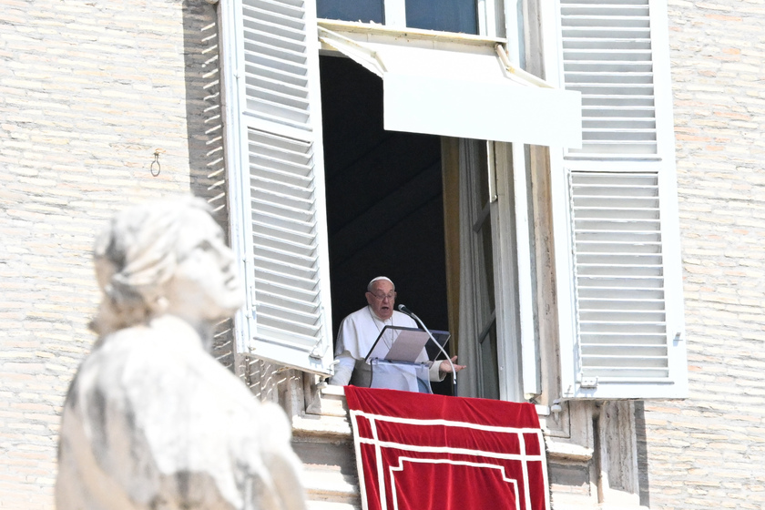 Il Papa,strade di pace si aprano con dialogo e negoziato