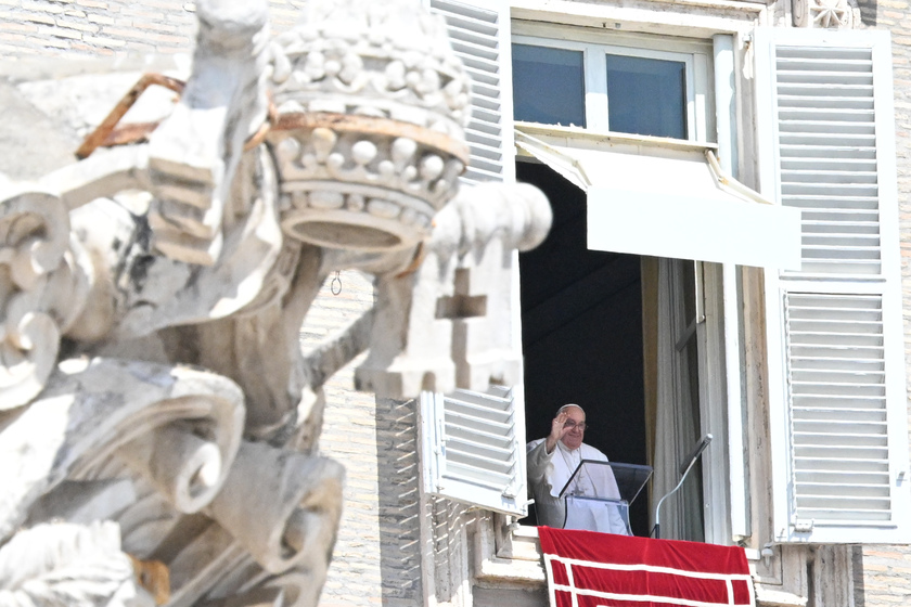 Il Papa,strade di pace si aprano con dialogo e negoziato