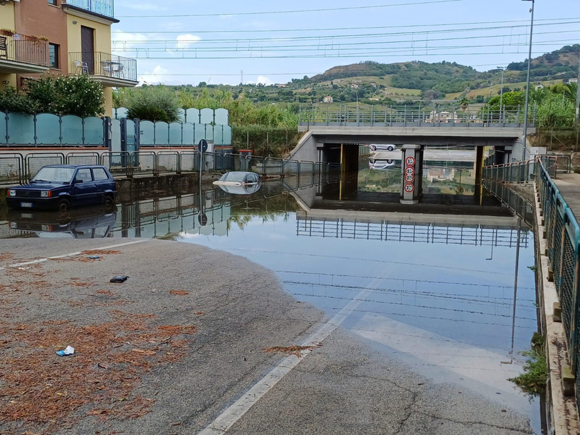 Maltempo, allagamenti e sottopassi chiusi a San Benedetto