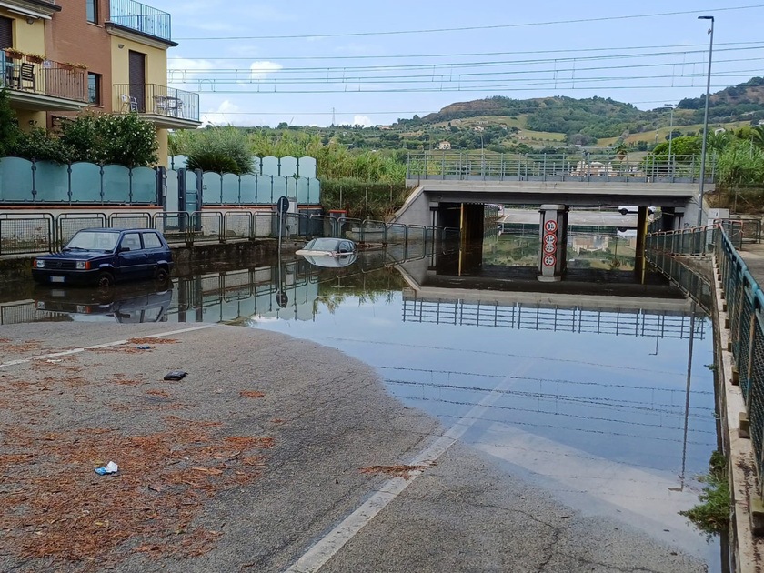 Maltempo, allagamenti e sottopassi chiusi a San Benedetto