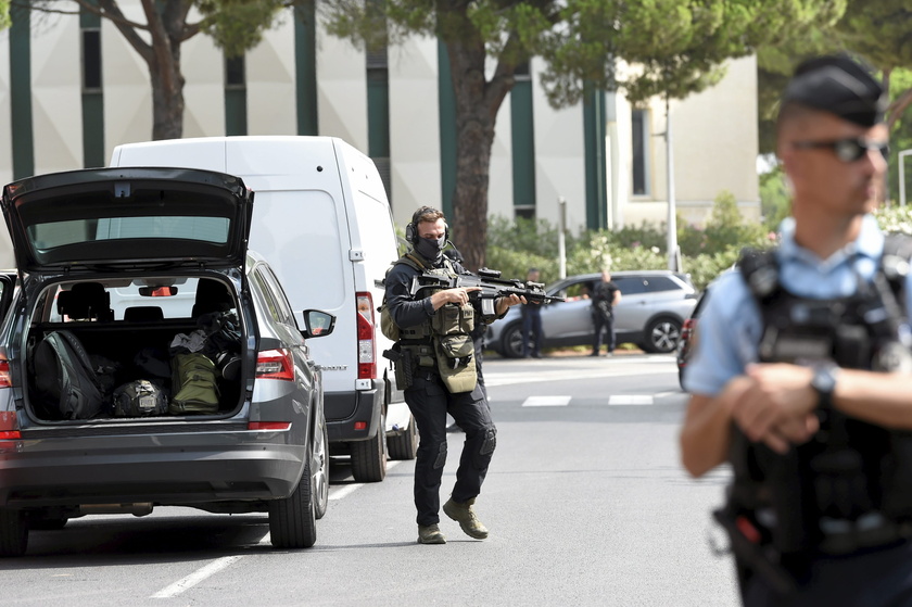 Police officer injured after explosion outside synagogue in southern France