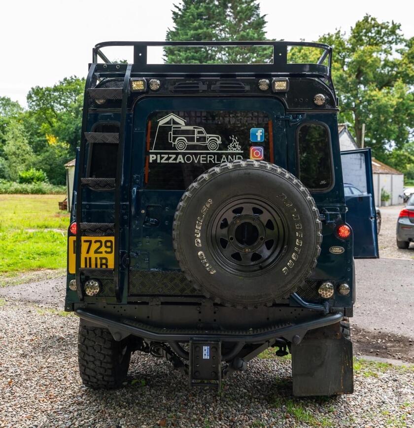 Land Rover Defender ‘Pizza Overland’