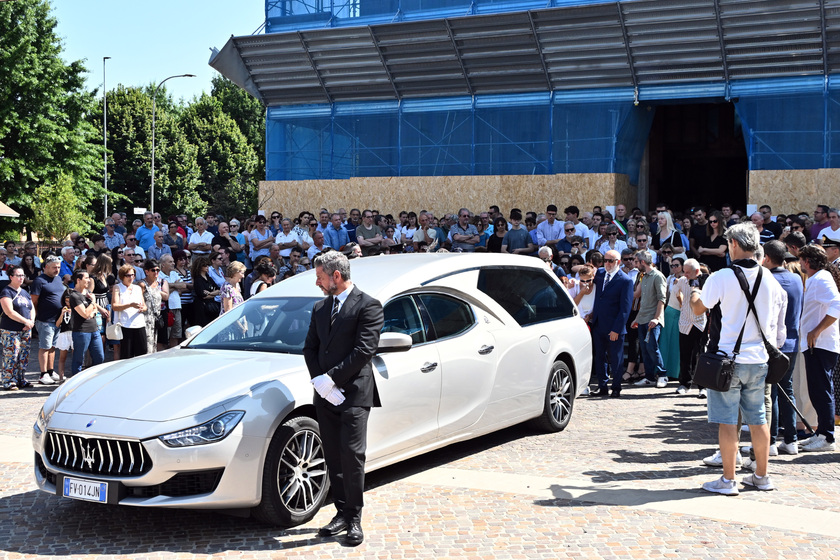 NEL BERGAMASCO I FUNERALI DI SHARON VERZENI