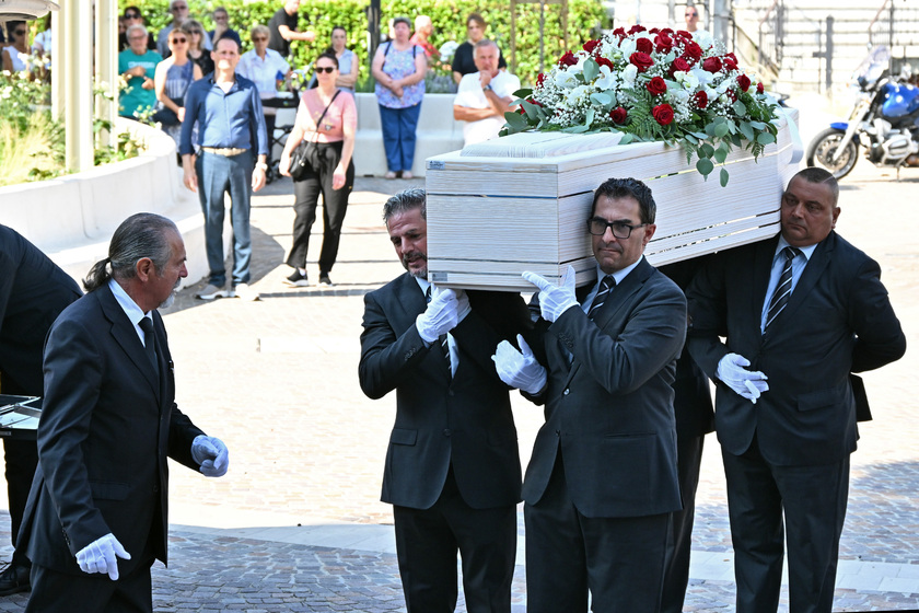 NEL BERGAMASCO I FUNERALI DI SHARON VERZENI