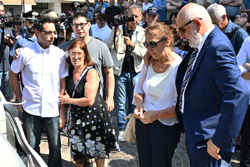 NEL BERGAMASCO I FUNERALI DI SHARON VERZENI