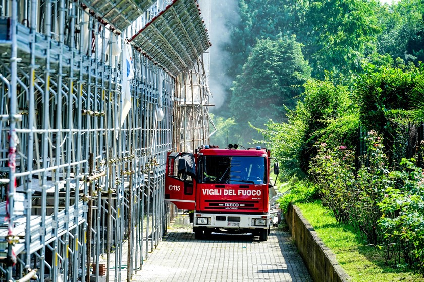 ++ Esplosione in alloggio con lavori, crolla parte ponteggio ++