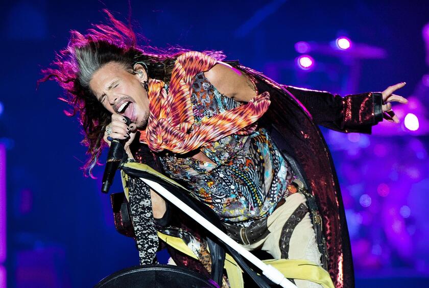 Gli Aerosmith dicono addio al palco, Tyler senza voce