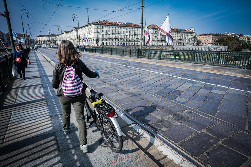 Torino: divieto di transito per le bici sul ponte Vittorio