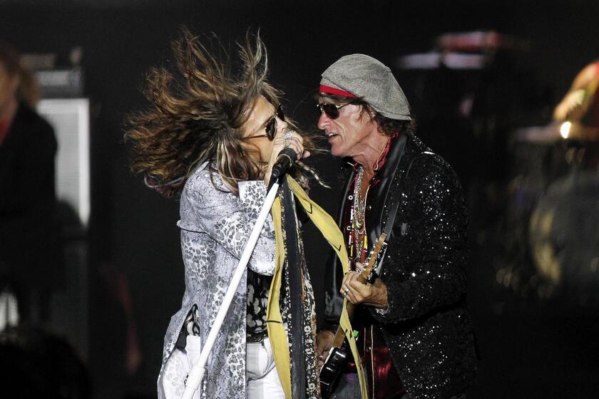 Gli Aerosmith dicono addio al palco, Tyler senza voce