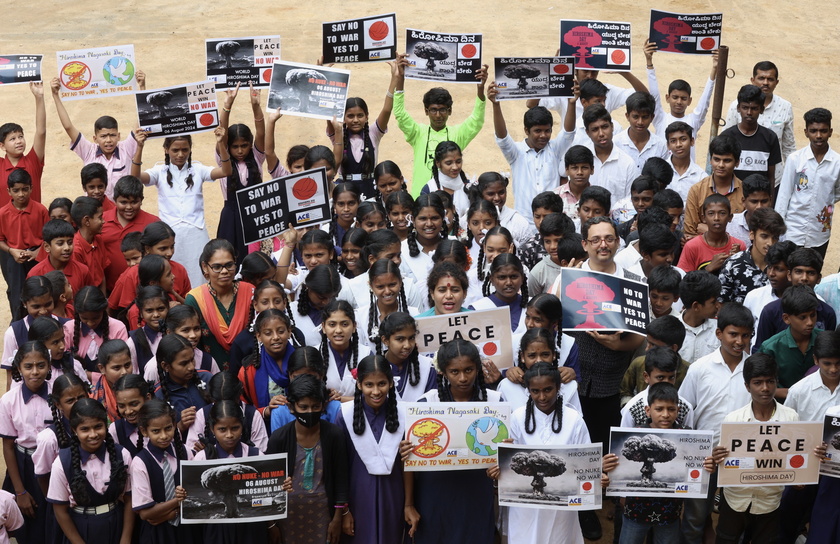 Children mark Hiroshima Day in Bangalore