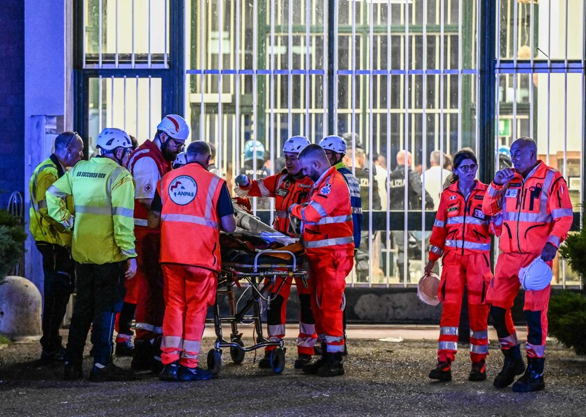 RIVOLTA NEL MINORILE BECCARIA DI MILANO, 3 EVASI E 8 FERITI