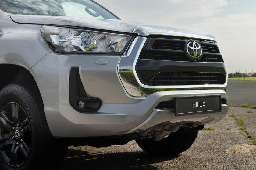 Toyota Hilux Double Cab 2.8 D Hybrid 48V