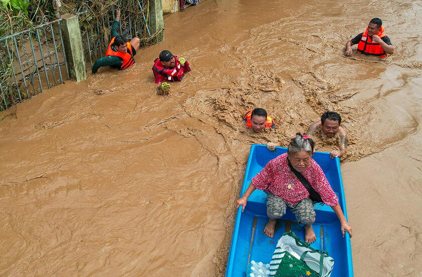 Floods from Typhoon Yagi hit provinces in northern Thailand