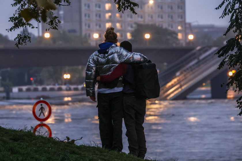 Flood alert in Saxony amid Elbe river's rising water level