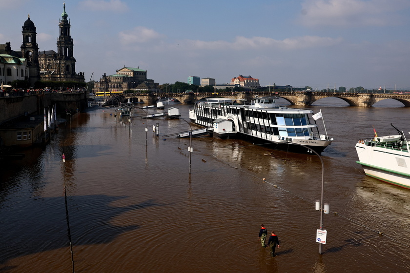 Flood alert in Saxony amid Elbe river's rising water level