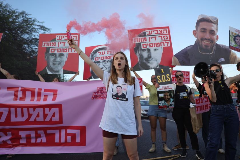 Israeli hostages' families block Tel Aviv highway in protest