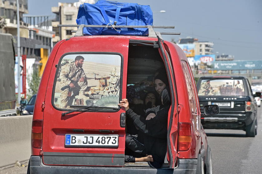 Thousands flee southern Lebanon amidst Israeli airstrikes